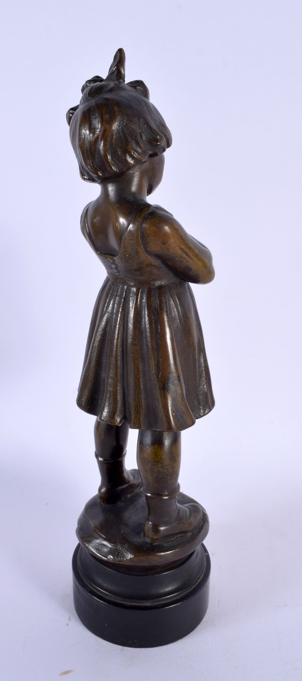 AN ART DECO EUROPEAN BRONZE FIGURE OF A YOUNG GIRL modelled holding a teddy bear. 27 cm high. - Image 4 of 5
