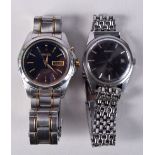 A VINTAGE SEIKO KINETIC WATCH TOGETHER WITH ANOTHER SEIKO WATCH. Largest 4.2cm incl crown (2)