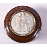 A TURNED WOOD PILL BOX WITH A STONE CAMEO INSERT. 4.7cm x 2.4cm