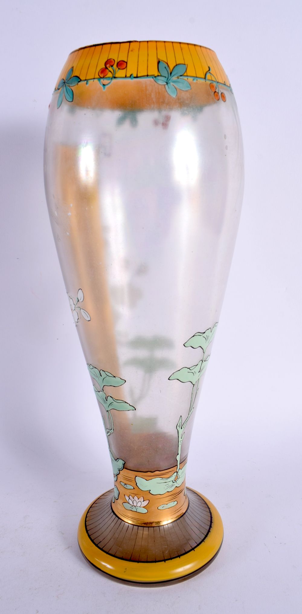 AN ANTIQUE ENAMELLED GLASS VASE. THIS VASE WAS PRODUCED BY FRITZ HECKERT OF PETERSDORF, SILESIA, - Bild 2 aus 5