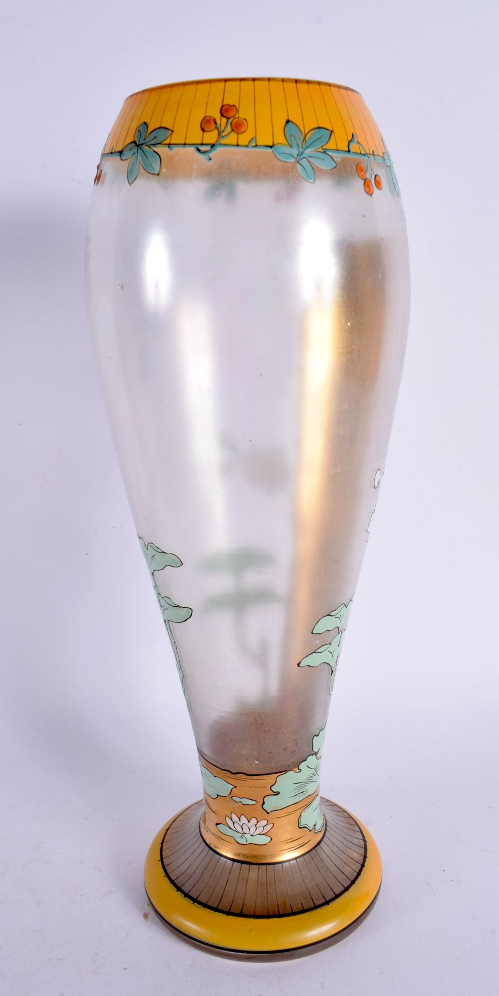 AN ANTIQUE ENAMELLED GLASS VASE. THIS VASE WAS PRODUCED BY FRITZ HECKERT OF PETERSDORF, SILESIA, - Bild 3 aus 5