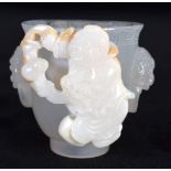 A FINE 18TH/19TH CENTURY CHINESE CARVED AGATE CUP Qianlong/Jiaqing, the carver has cleverly utilised
