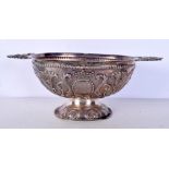 AN ANTIQUE DUTCH SILVER PORRINGER. 256 grams. 23.5 cm x 12.5 cm.