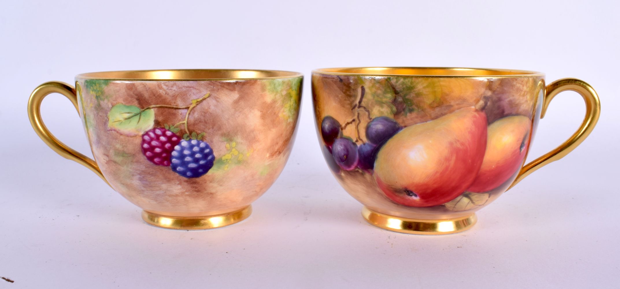 TWO ROYAL WORCESTER FRUIT PAINTED CUPS by Cox & Smith, together with a saucer by another Worcester a - Bild 4 aus 7