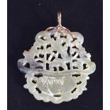 AN EARLY 20TH CENTURY CHINESE GOLD MOUNTED JADE PENDANT Late Qing/Republic. 28 grams. 7.5 cm x 6 cm.