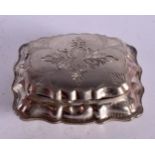 AN ANTIQUE DUTCH SILVER PATCH BOX. 27.5 grams. 5.5 cm x 4.5 cm.