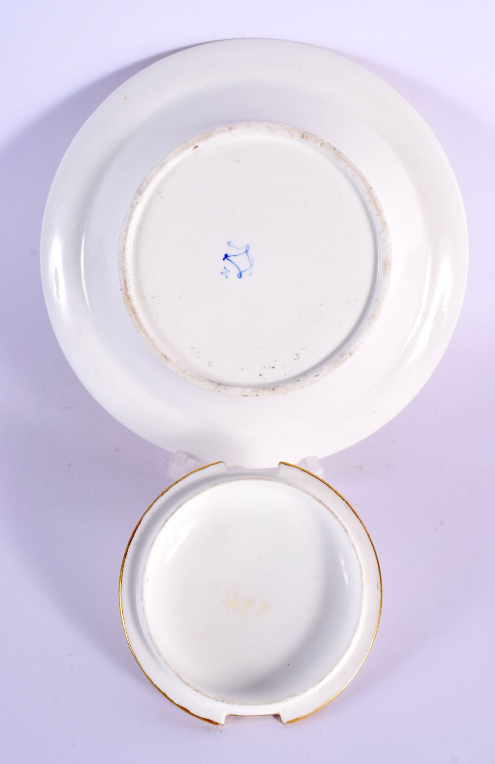Sevres butter tub with fixed stand and cover painted with flowers under blue lines, crossed L’s and - Bild 3 aus 3