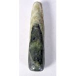 A NEW ZEALAND MAORI CARVED NEPHRITE JADE PESTLE. 13 cm x 2.75 cm.