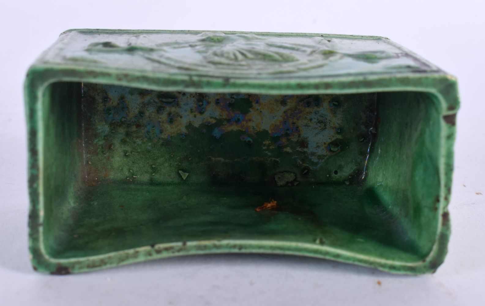 AN UNUSUAL 17TH/18TH CENTURY EUROPEAN GREEN GLAZED MINIATURE PLANTER decorated with figures. 8 cm x - Bild 3 aus 4