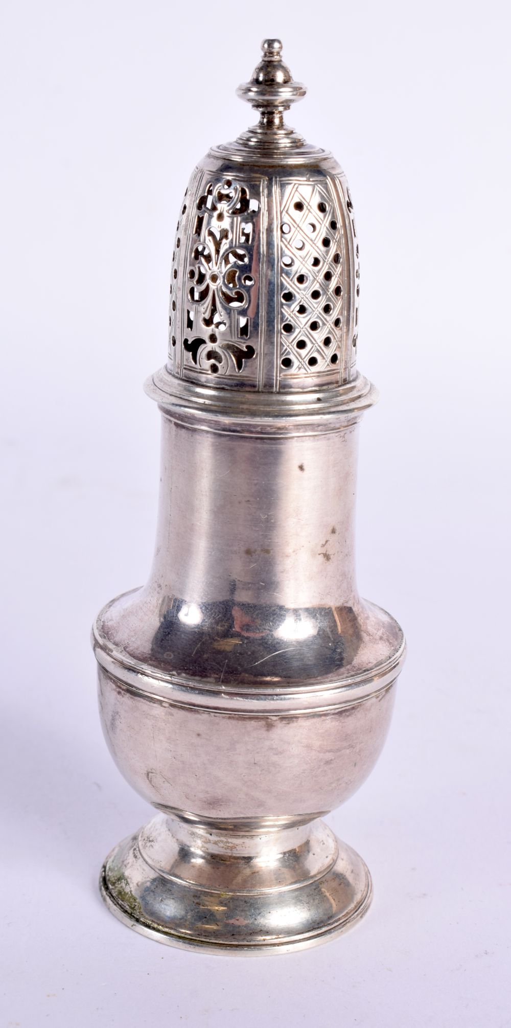 AN ANTIQUE SILVER SUGAR SIFTER. 129 grams. London 1818. 13.5 cm x 5 cm.