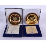 A PAIR OF 22CT GOLD PLATED SILVER DISHES. 257.7 grams. 13 cm diameter.