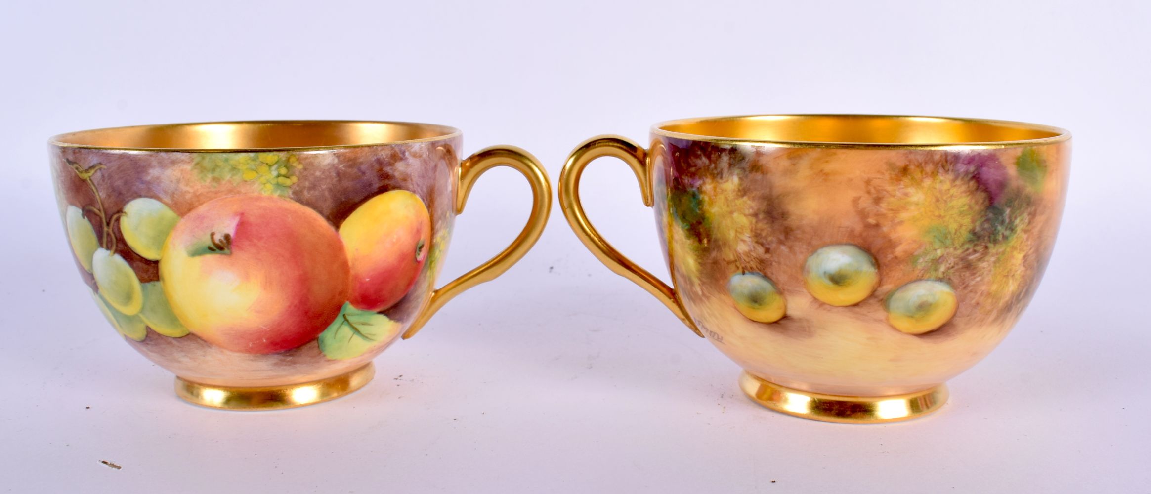 TWO ROYAL WORCESTER FRUIT PAINTED CUPS by Cox & Smith, together with a saucer by another Worcester a - Bild 5 aus 7