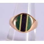 AN 18CT GOLD AND ENAMEL SIGNET RING. Size P, weight 7.7g