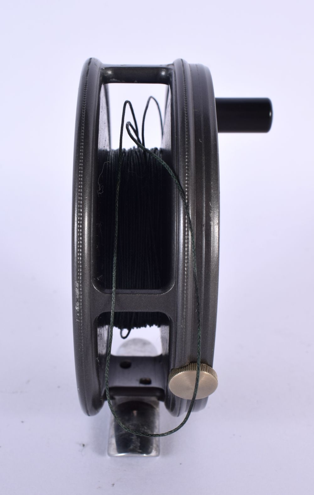 TWO FISHING REELS. Largest 12.5 cm wide. (2) - Bild 5 aus 8