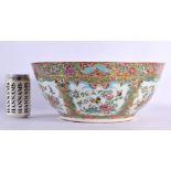 A LARGE 19TH CENTURY CHINESE CANTON FAMILLE ROSE PORCELAIN PUNCH BOWL Qing. 32 cm x 14 cm.