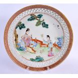 A LARGE 18TH CENTURY CHINESE CANTON FAMILLE ROSE RETICULATED DISH Qianlong. 26 cm diameter.