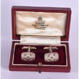 A PAIR OF SILVER CUFFLINKS. 15.7 grams. 1.75 cm x 1.25 cm.