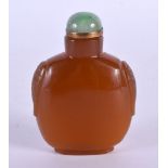 A 19TH CENTURY CHINESE CENTURY CHINESE CARVED AGATE SNUFF BOTTLE AND STOPPER Qing. 7.5 cm x 5.5 cm.