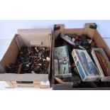 A collection of plastic military models and figures (Qty),
