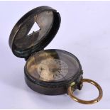 AN ANTIQUE SAMSON MORDEN MILITARY COMPASS. 5.5 cm wide.