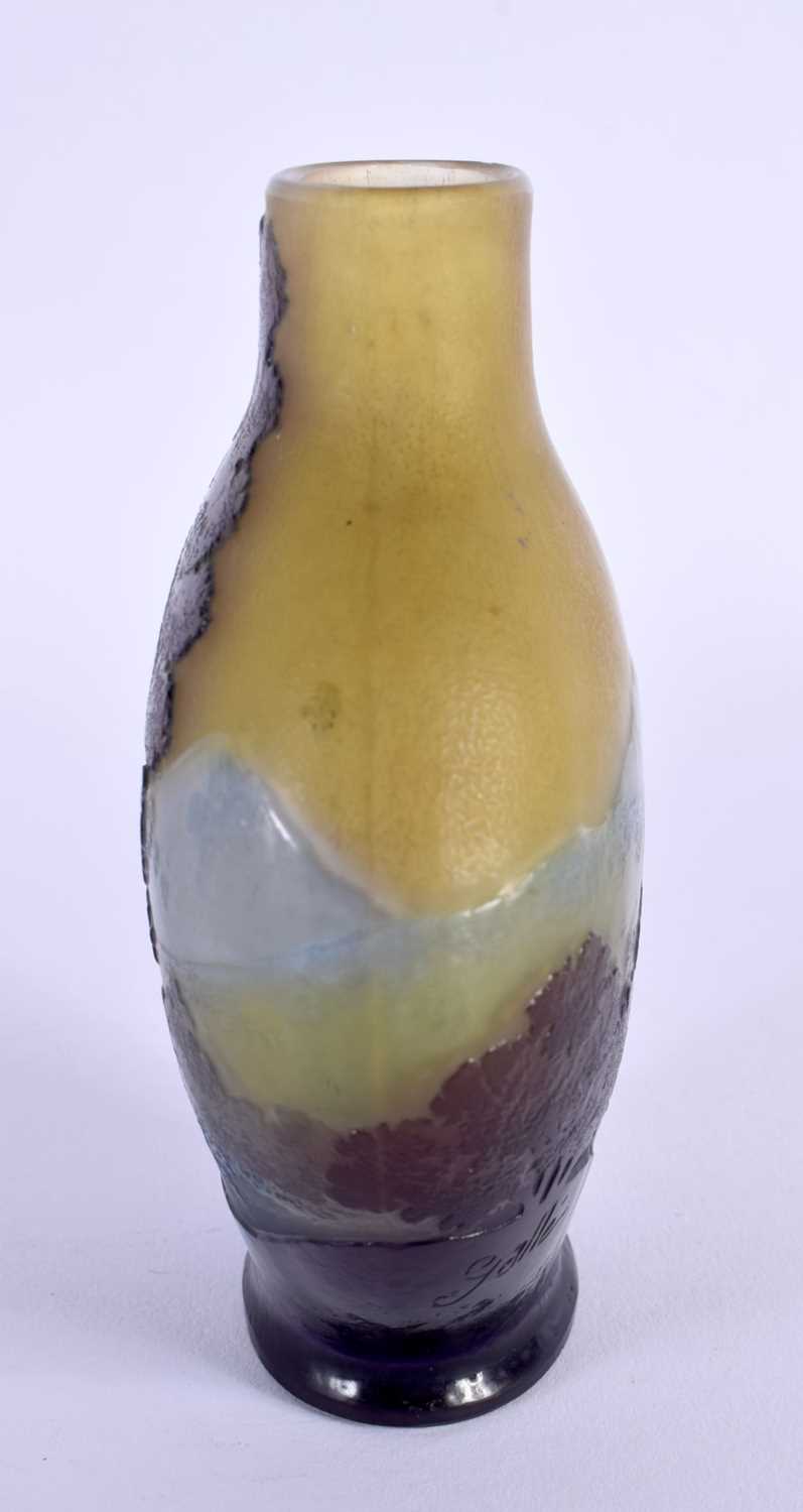 A FINE EARLY 20TH CENTURY FRENCH GALLE TRIPLE LAYER GLASS VASE decorated with landscapes. 12 cm x - Image 2 of 7