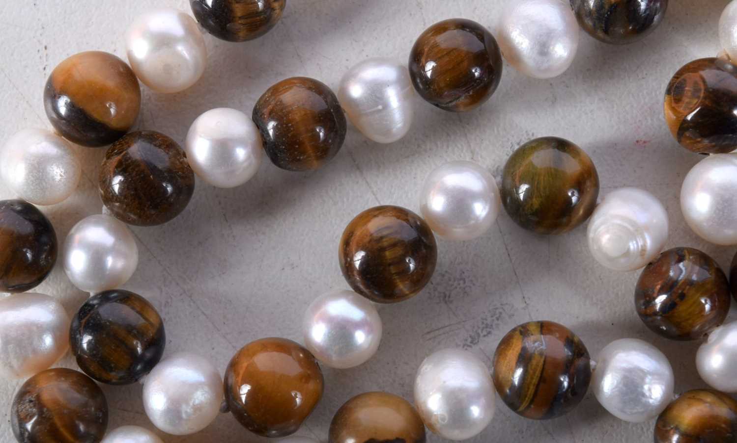 A HARDSTONE BEAD NECKLACE. 124cm long, Bead size 8mm, weight 104g - Image 2 of 3