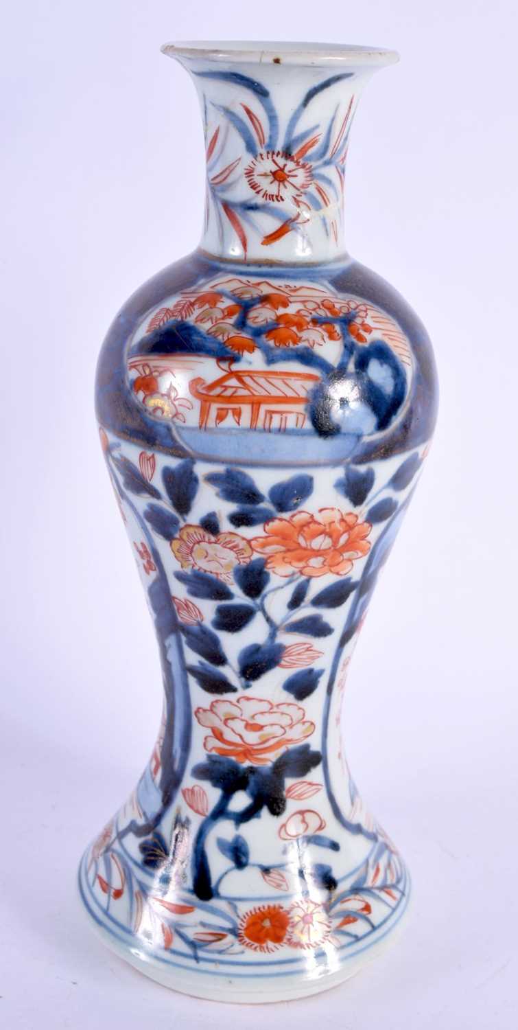 AN 18TH CENTURY JAPANESE EDO PERIOD IMARI BALUSTER VASE painted with flowers and landscapes. 23 cm - Bild 3 aus 6