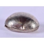 AN ANTIQUE CONTINENTAL SILVER SHELL SNUFF BOX. 13.7 grams. 3.5 cm x 2.5 cm.