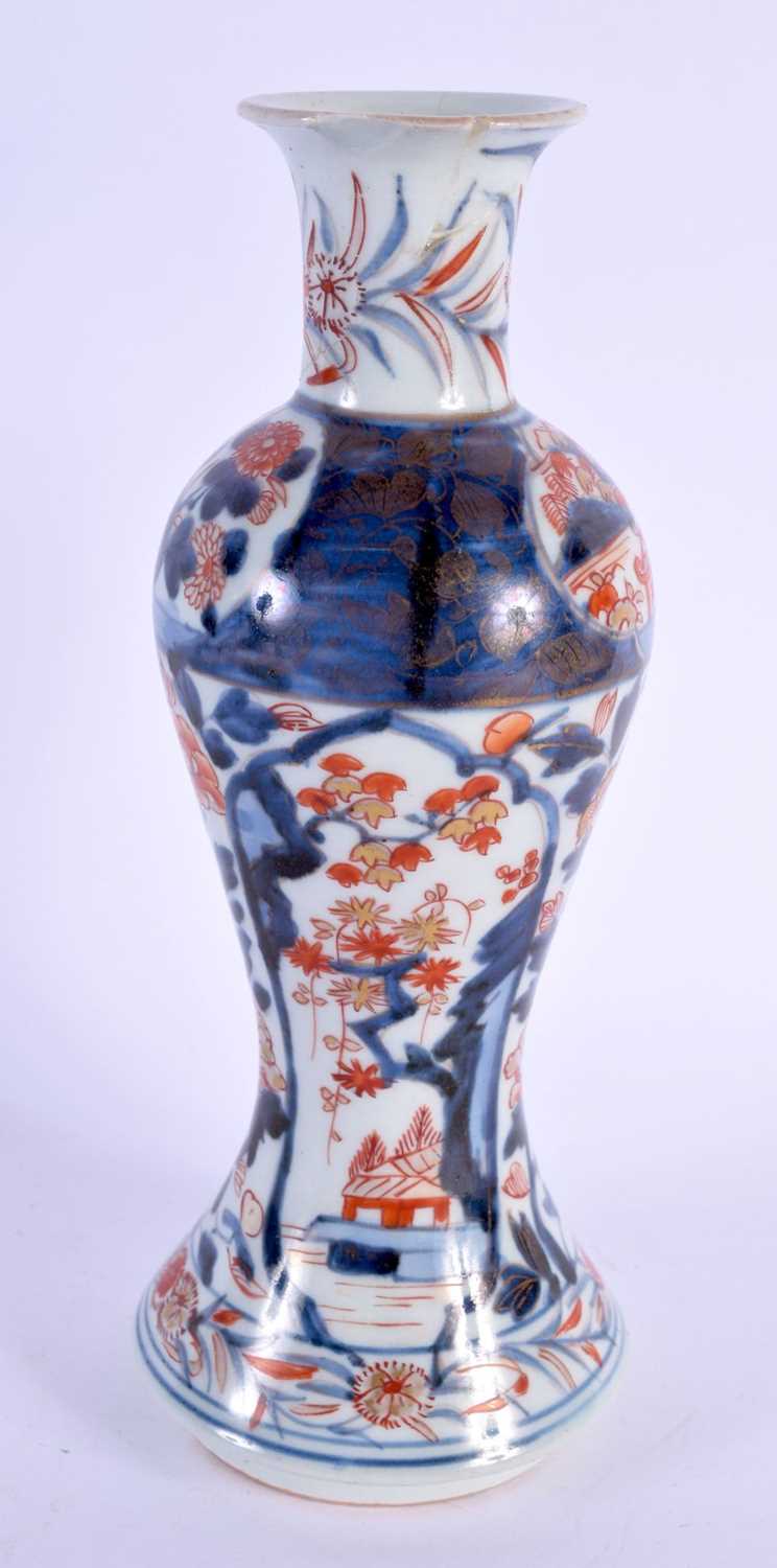 AN 18TH CENTURY JAPANESE EDO PERIOD IMARI BALUSTER VASE painted with flowers and landscapes. 23 cm - Bild 4 aus 6