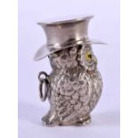 AN EDWARDIAN SILVER PLATED OWL VESTA CASE. 5 cm x 3 cm.