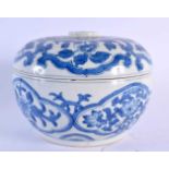 A 17TH/18TH CENTURY CHINESE BLUE AND WHITE BOWL AND COVER Kangxi/Yongzheng, painted with stylised