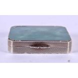 AN ART DECO SILVER AND ENAMEL COMPACT with angular corners. 5.5 cm x 4 cm.