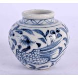 A SMALL 16TH/17TH CENTURY CHINESE BLUE AND WHITE COSMETIC JAR Ming/Qing. 4.5 cm wide.