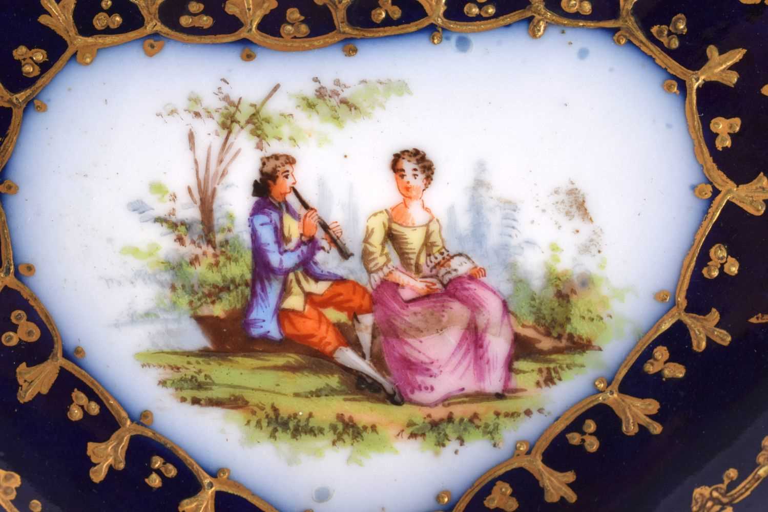 AN ANTIQUE CONTINENTAL SEVRES STYLE HEART SHAPED PORCELAIN DISH painted with lovers. 15 cm x 12 cm. - Image 2 of 3