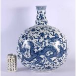 A LARGE CHINESE BLUE AND WHITE PORCELAIN PILGRIM FLASK 20th Century, painted with dragons. 45 cm x