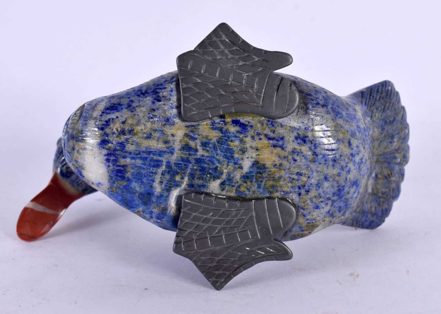 AN EARLY 20TH CENTURY CHINESE CARVED LAPIS LAZULI AND PEWTER DUCK Late Qing/Republic. 11 cm x 7 cm. - Image 3 of 3