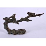 A JAPANESE BRONZE BIRD OKIMONO. 7 cm x 4 cm.