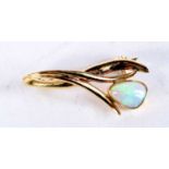 AN 18CT GOLD AND OPAL BROOCH. 4.8 grams. 3.25 cm x 1.5 cm.