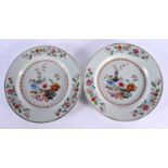 A PAIR OF 18TH CENTURY CHINESE EXPORT FAMILLE ROSE PLATES Qianlong. 23 cm diameter.