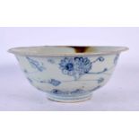 A 17TH/18TH CENTURY CHINESE BLUE AND WHITE PORCELAIN BOWL Ming/Qing. 15 cm diameter.