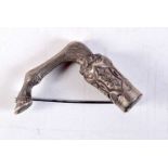 AN ANTIQUE HORSE LEAF BROOCH. 20.8 grams. 4.5 cm x 4 cm.