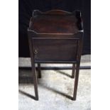 A Georgian mahogany bedside cabinet 80 x 39 x 32 cm.