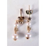 A PAIR OF 9CT GOLD AND PEARL EARRINGS. 1.6 grams. 2 cm long.