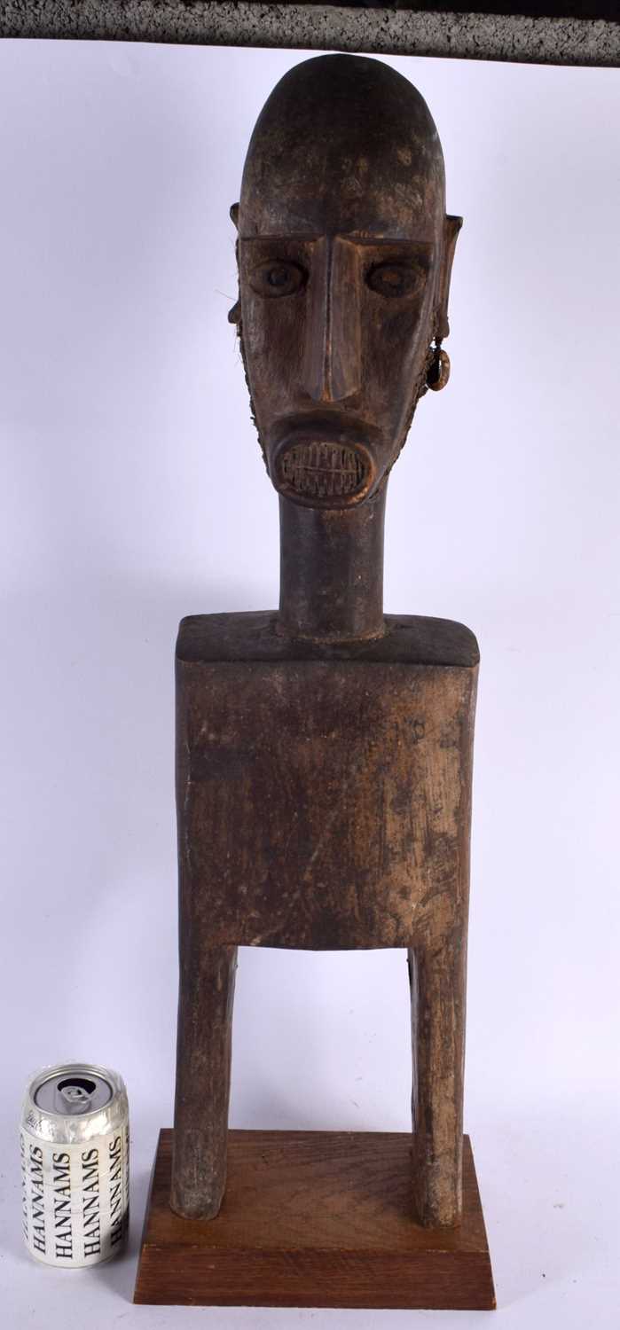 A LARGE EARLY 20TH CENTURY AFRICAN TRIBAL CARVED WOOD PULLEY. 70 cm high.