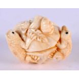 A JAPANESE CARVED BONE TOAD OKIMONO. 5 cm x 3 cm.