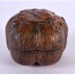 AN UNUSUAL EARLY 20TH CENTURY CHINESE CARVED BAMBOO BOX AND COVER Late Qing/Republic. 5.5 cm wide.