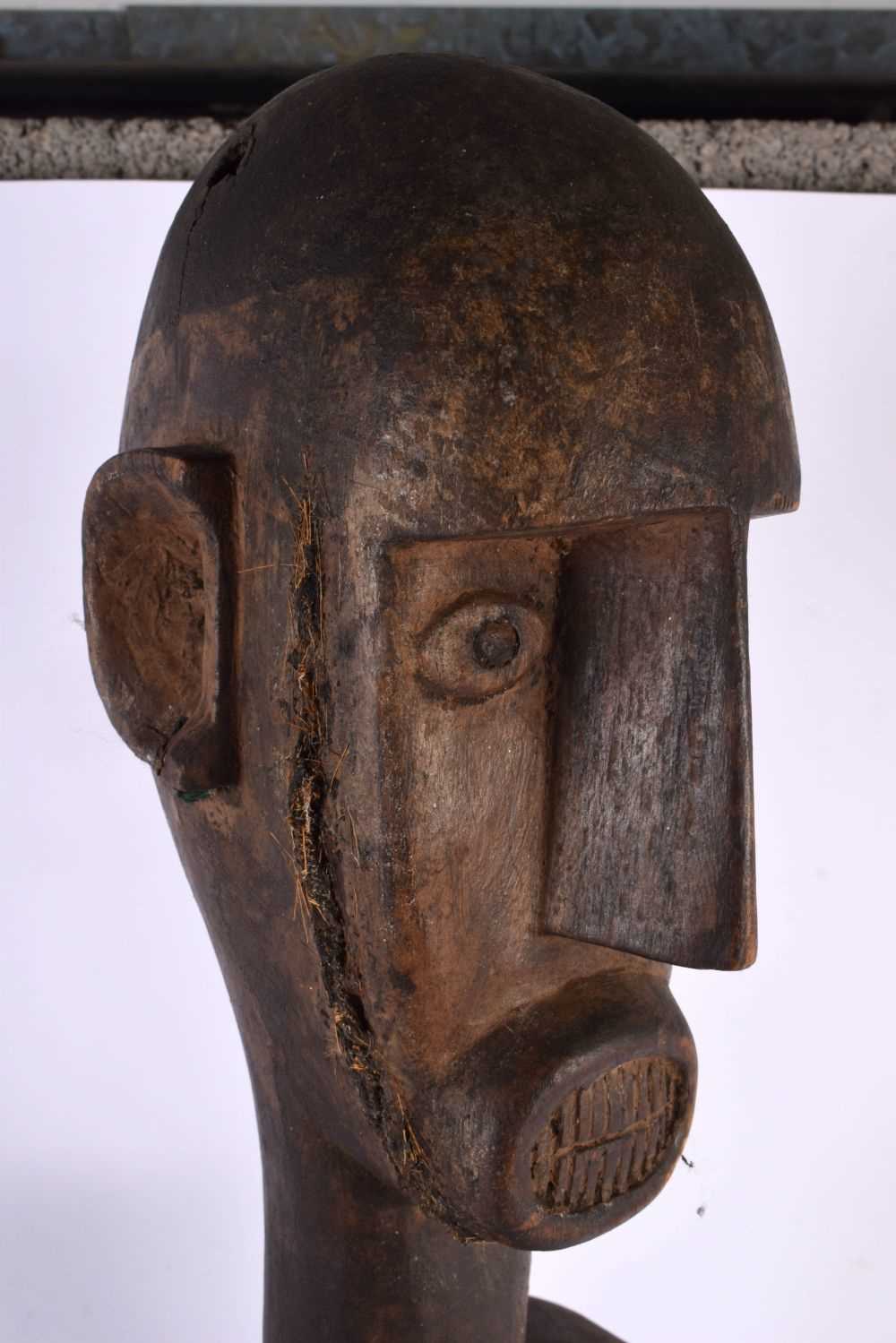 A LARGE EARLY 20TH CENTURY AFRICAN TRIBAL CARVED WOOD PULLEY. 70 cm high. - Image 2 of 5