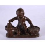 A JAPANESE BRONZE FIGURAL OKIMONO. 8 cm x 5 cm.