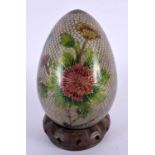 AN EARLY 20TH CENTURY JAPANESE MEIJI PERIOD PLIQUE A JOUR ENAMELLED EGG decorated with flowers. 15