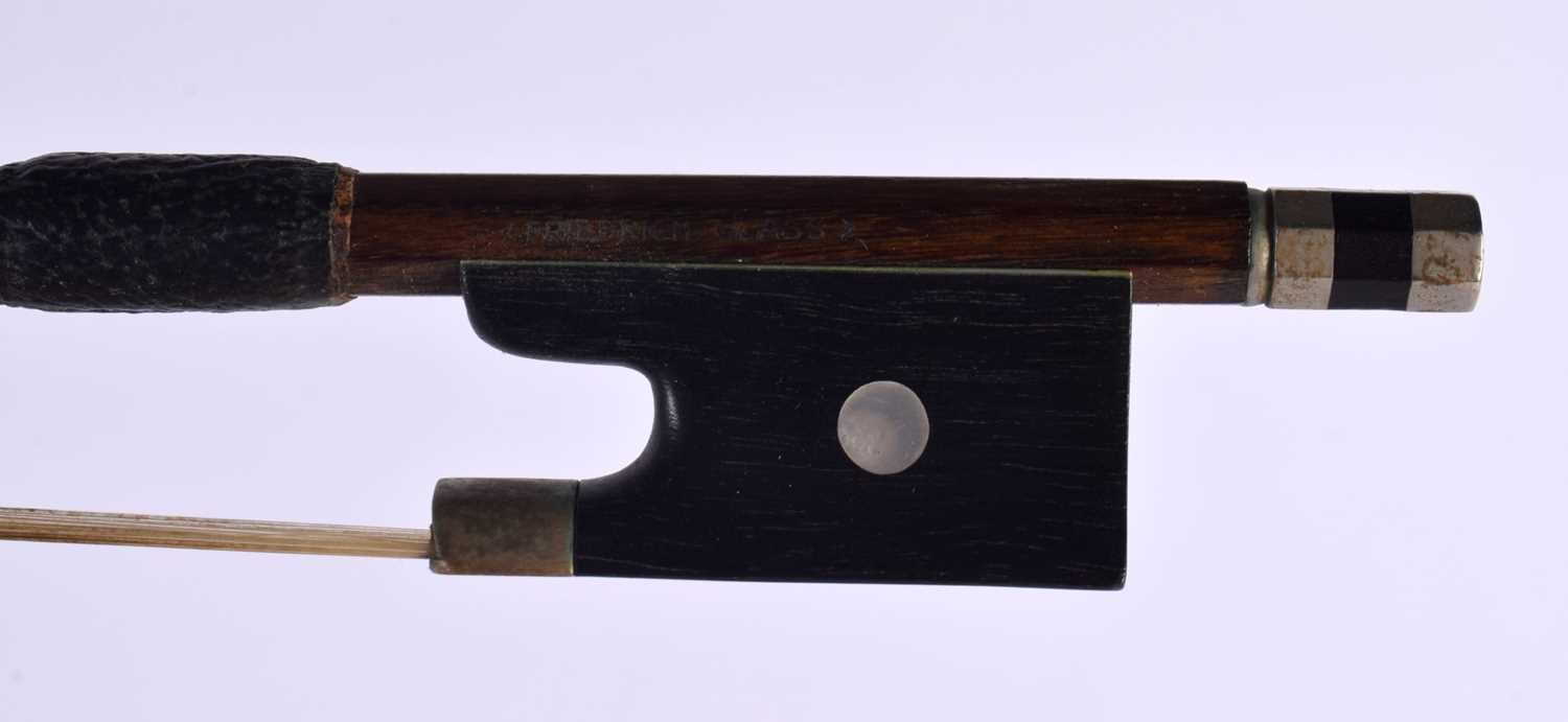 A GERMAN VIOLIN BOW by Friedrich Glass. 74 cm long. - Image 5 of 8